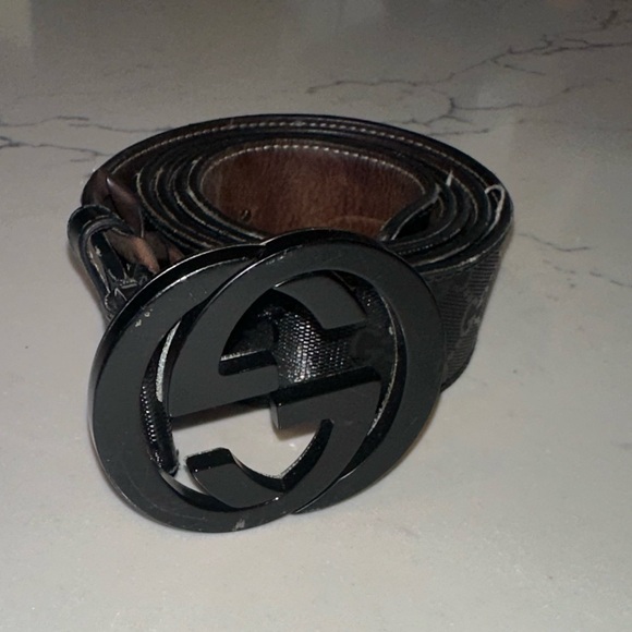 Black Gucci Belt 42In Waist
SERIAL: 223891.214351.105.42
 105CM 42 Waist - Picture 6 of 6